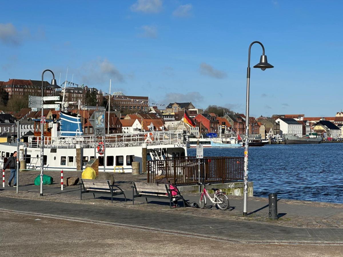 Am Kleinen Muehlenteich - Zentrale Ruhige Lage Mit Parkplatz Und Fahrraedern Daire Flensburg Dış mekan fotoğraf